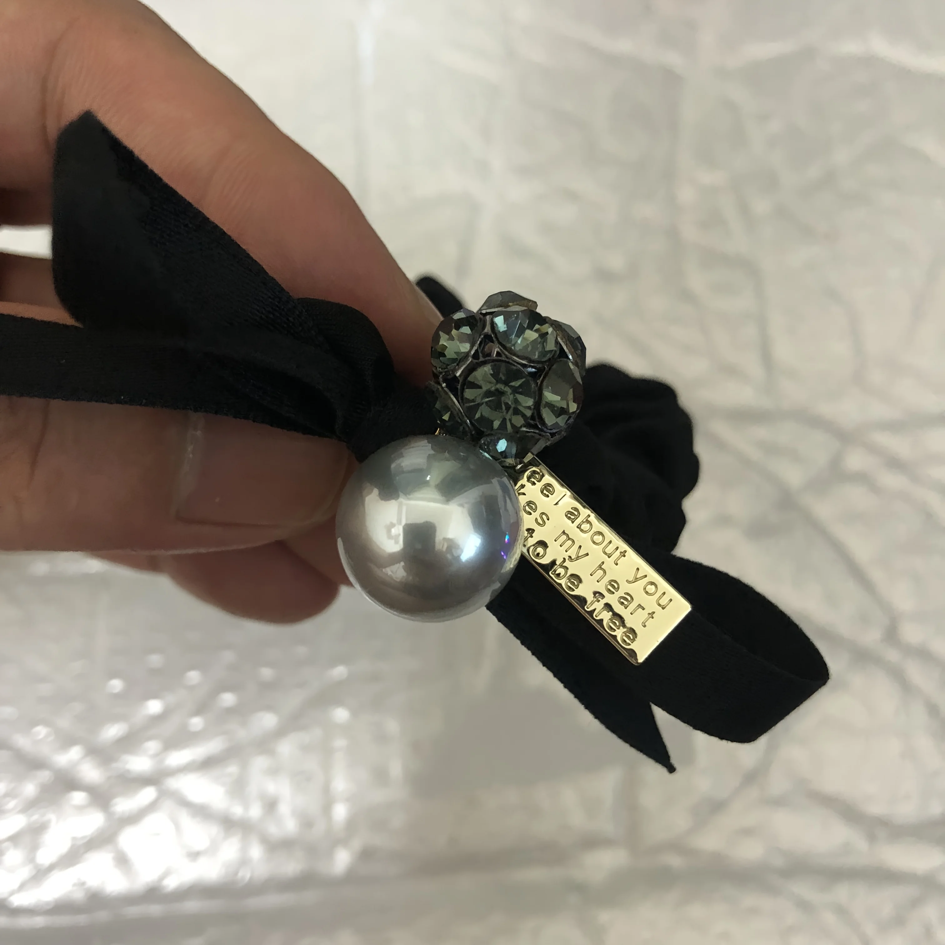Luxury Hair Tie - Elegant vintage French pearl hair tie with bow, scrunchie, unisex, secure hold, suitable for parties, weddings, and everyday use - Luxurious hair accessory, wedding hair accessory, vintage style, durable fabric, party hair accessory