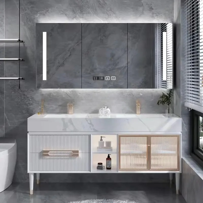 Heller, luxuriöser Badezimmerschrank aus Eichenholz, Kombination aus modernem, minimalistischem Waschbecken, wasserdichtem Waschtisch, Steinplatte, intelligenter Spiegelschrank