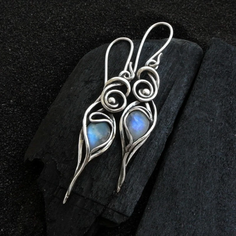 Blaue synthetische Zirkon-Ohrringe für Damen, hohle Metall-Ohrringe, handgefertigt, Retro-Gothic-Anhänger-Ohrringe, Modeschmuck