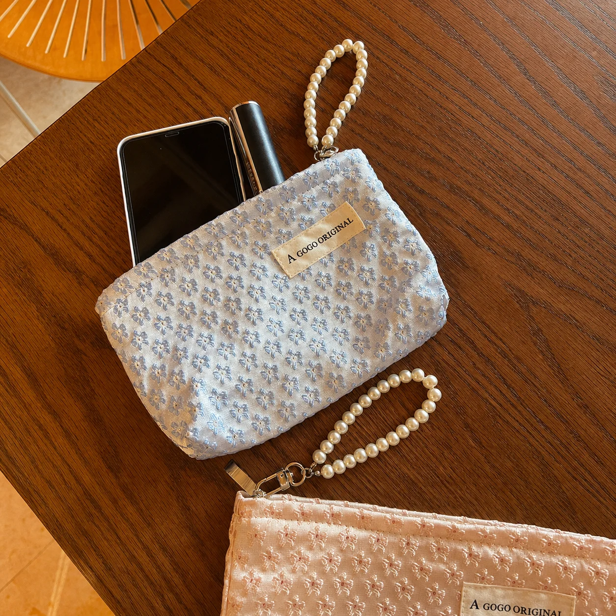 Embroidered Fabric Cosmetic Bag Feminine Storage Pouch Small Bag Sweet Cosmetic Bag For Commuting Phone Storage Women