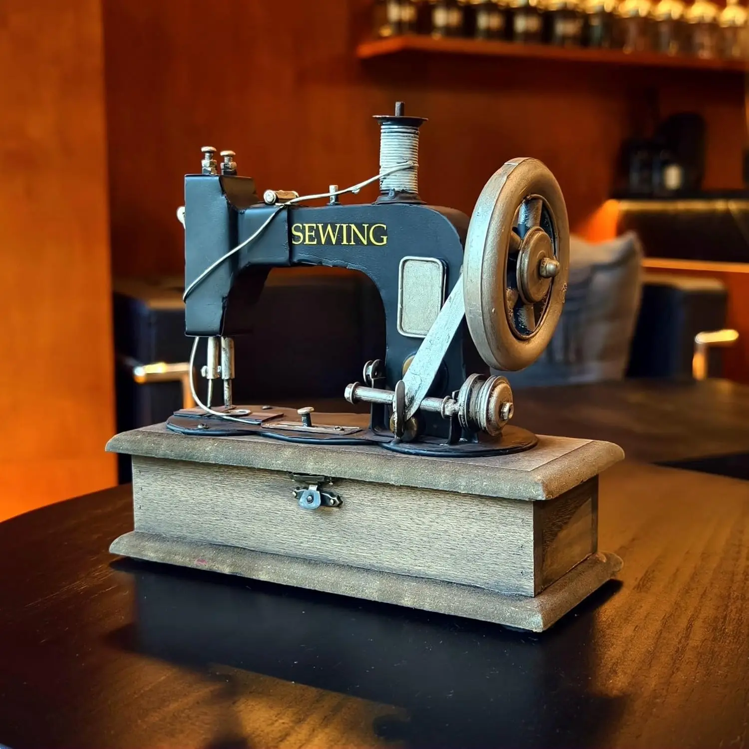 

Винтажная модель железной оловянной швейной машины, ретро-декор для магазина, кафе, стола, окна, реквизит для фотосессии