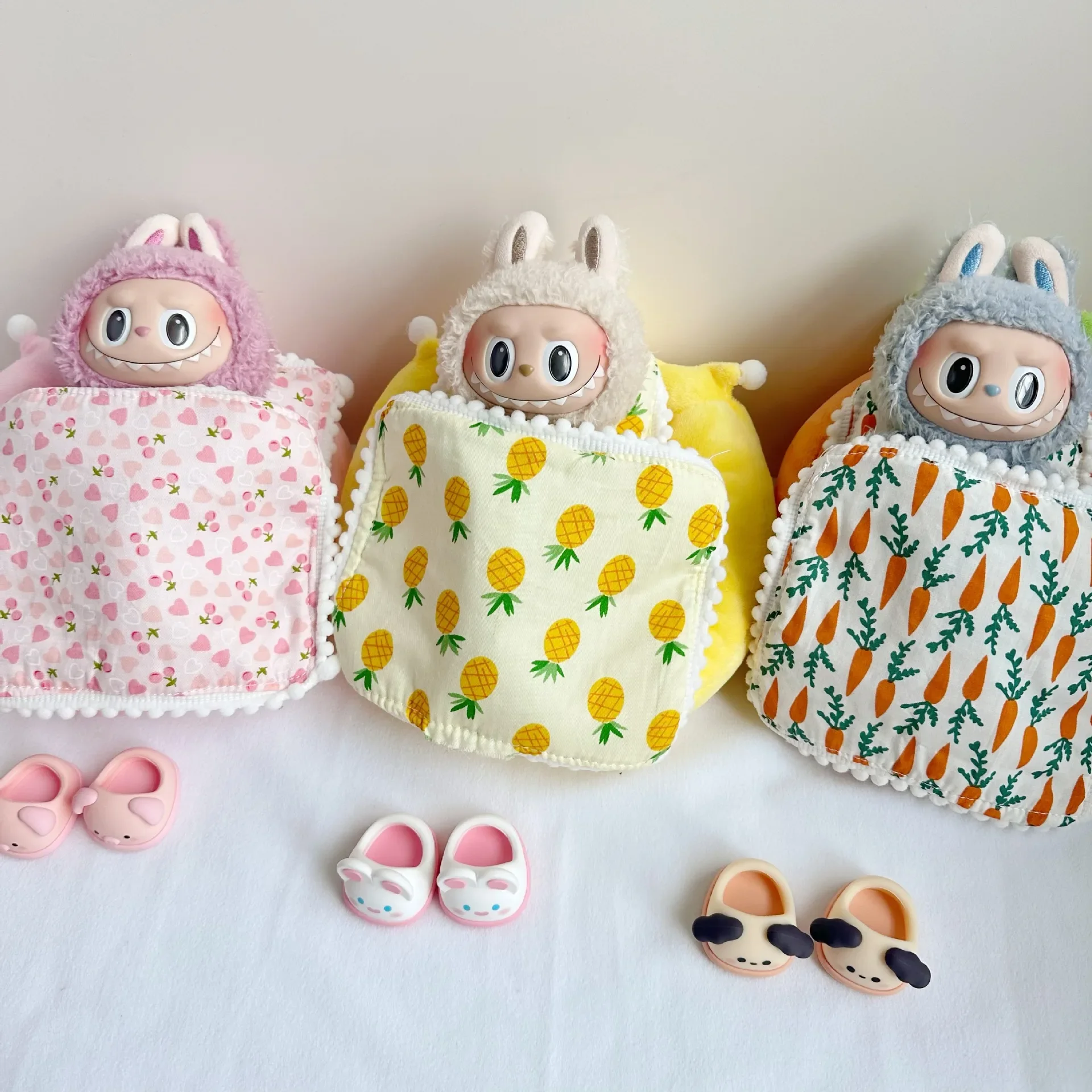 

Doll Bed for Labubu Bed Contain 2 Pillows Sleeping Bag 1/12 BJD Doll Accessories Pineapple Carrot Cherry set