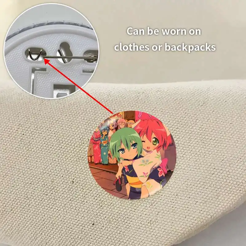 Iwasaki Minami Game أنيمي شخصية شارة بروش مرساة الأجهزة الطرفية دبوس التلبيب هدية عيد ميلاد قبعة حقيبة مدرسية الموضة