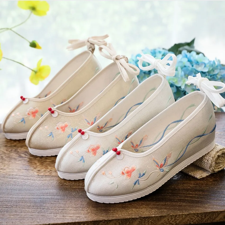 

Size 35-40 Antique Embroidered Shoes Old Beijing Cloth Shoes Ethnic Style Breathable Chinese Cloth Shoes