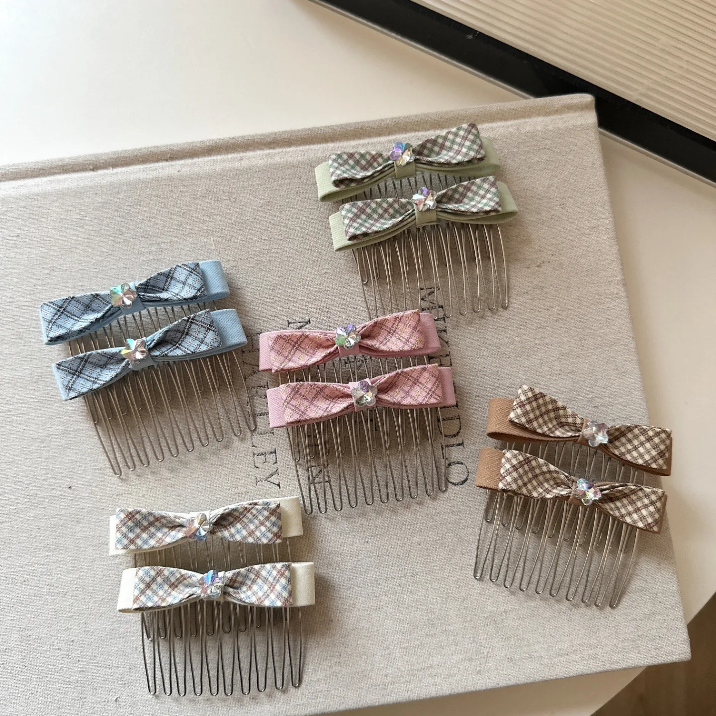 Premium Plaid Fabric Bow Reverse Hair Comb for Princess Hairstyle Flyaway Fixer Elegant Lightweight Versatile Daily Wear