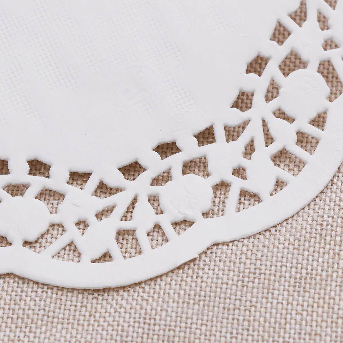 100Pcs Food Safe White Lace Paper Doilies 4.5 Inch Round Cake Liner Oil Absorbing Multi Purpose Party Wedding Coffee Bar