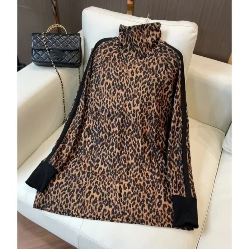 قميص أساسي سميك من المخمل بطبعة الفهد للنساء، تي شيرت علوي عصري بياقة مدورة