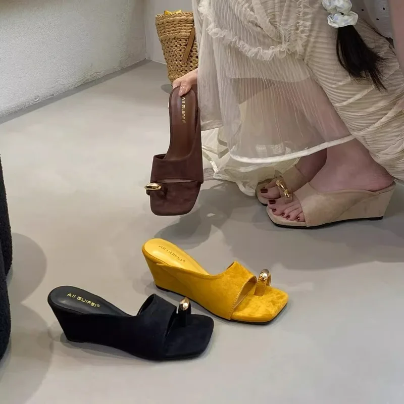 

High-end Temperament Square-toed Flip-flops Women's New Chinese-style Simple Suede Niche Sandals