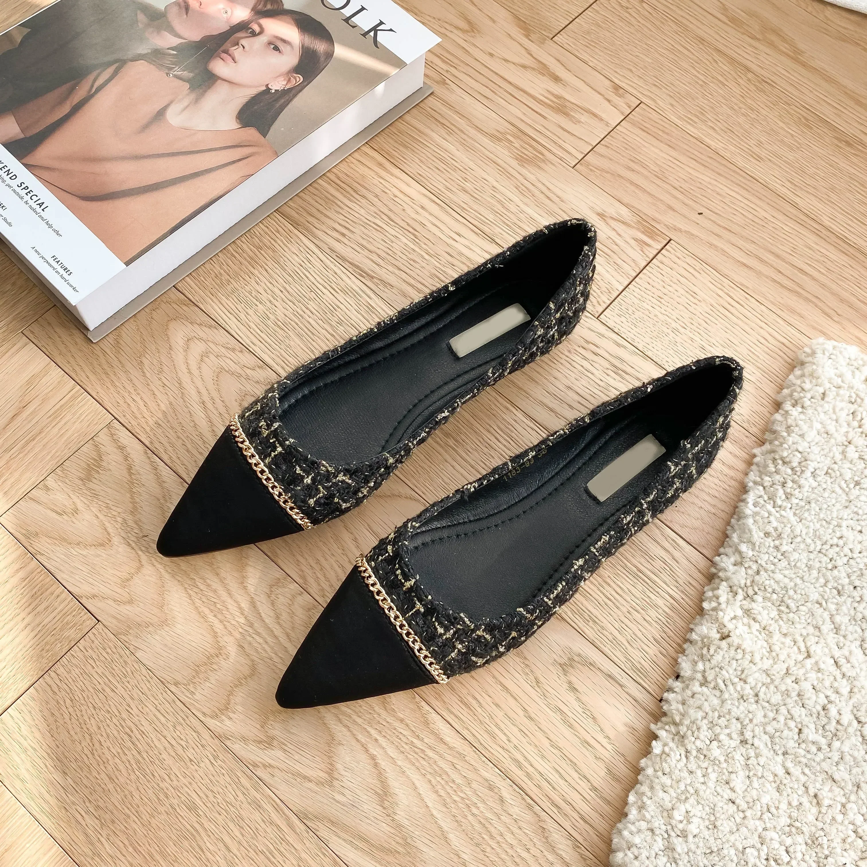 2024 Spring and Autumn New Pointed Toe Single Shoes Shallow Mouth Slip-on Flats Metal Decoration Low-heeled Women's Shoes