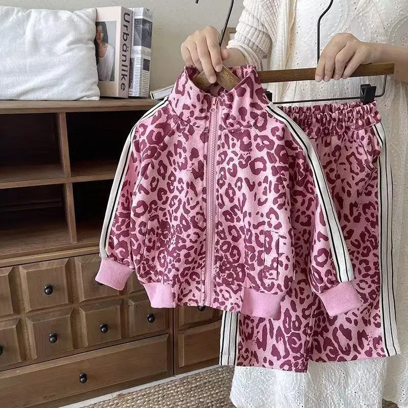 

Spring and Autumn Baby Girls' Set Fashionable 2026 New Children's Leopard Pattern cardigan Zipper Sportswear Two Piece Set 2-7Y