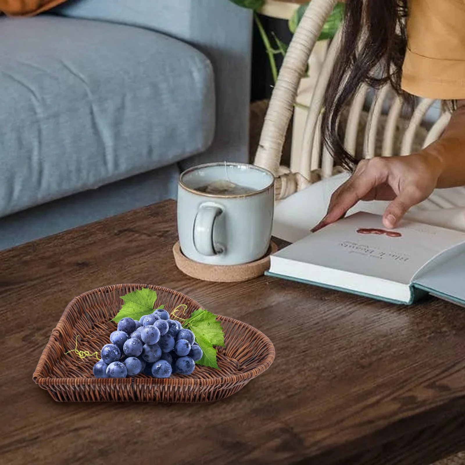 

1Pcs Imitation Rattan Heart-Shaped Storage Basket Decorative Woven Fruit Bread Desktop Holder Functional Basket