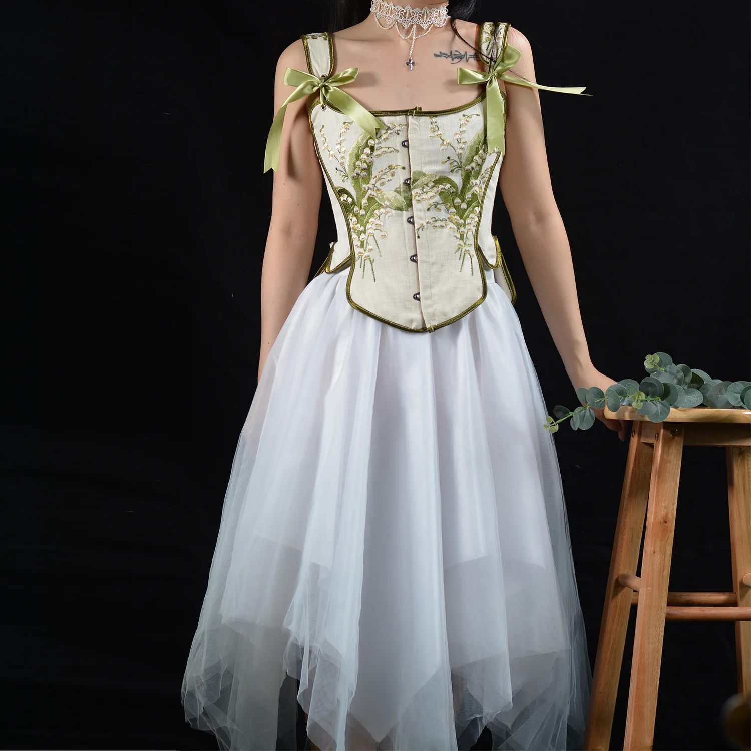 

Lily of The Valley Embroidered Green Corset Shoulder Straps Vintage Sexy Corselet High Quality Elegant Floral Lace-up Bustiers