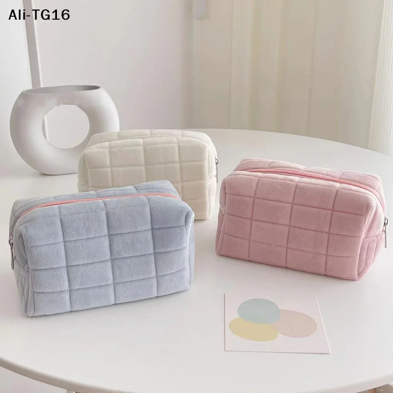 Plush Makeup Bags For Women Soft Travel Cosmetic Bag Organizer Case Young Lady Girls Make Up Case Necessaries Storage Bag