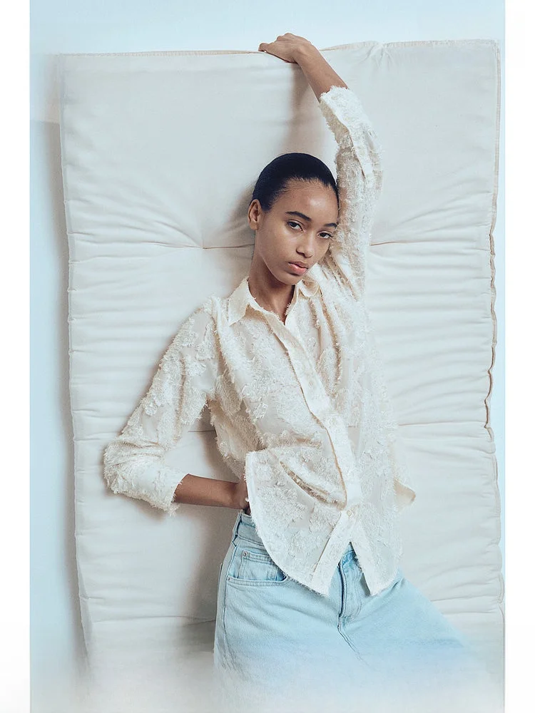 

Женская приталенная рубашка H&M с длинным рукавом, весенняя модная модель с текстурой, для повседневной носки, с острым воротником, 93743, однотонная, из полиэстера