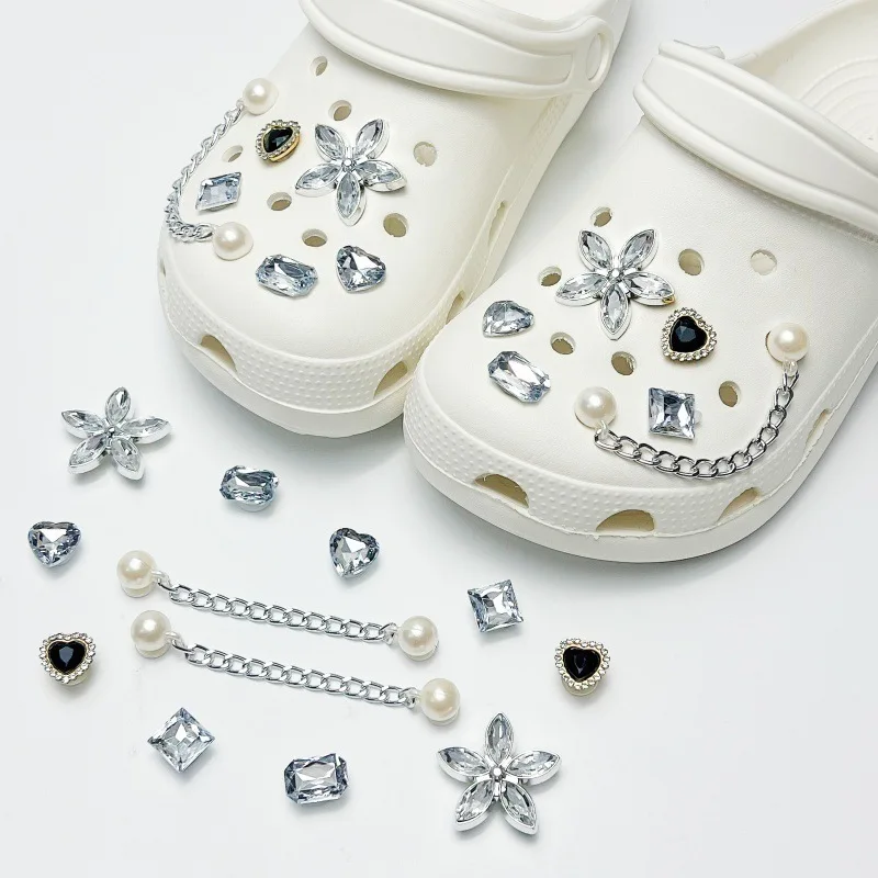 

Rhinestone Shoe Charms for Clog Shoes Pearl Chain Flower Heart Crystal Decoration DIY Accessories for Beach Sandals Garden Shoes