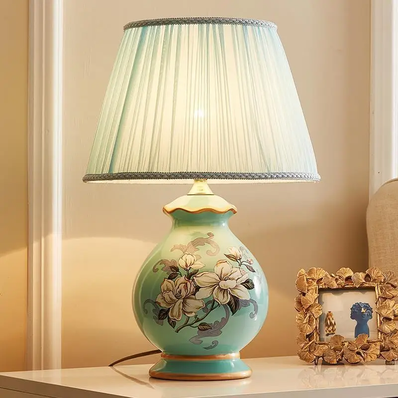 

European desk lamp Bedroom bedside lamp Simple modern warm wedding creative romantic warm light ceramic American bedside table