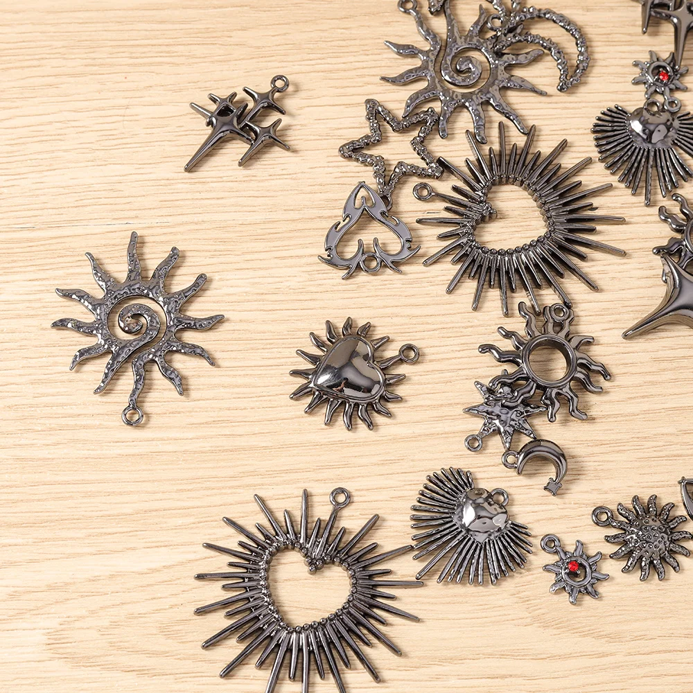 Tusember 5 Stück Hip-Hop Gun Black Sonne Mond Stern Herz Anhänger für Halsketten, Ohrringe, Armbänder, Schmuckherstellung, Bastelzubehör – Detail 1
