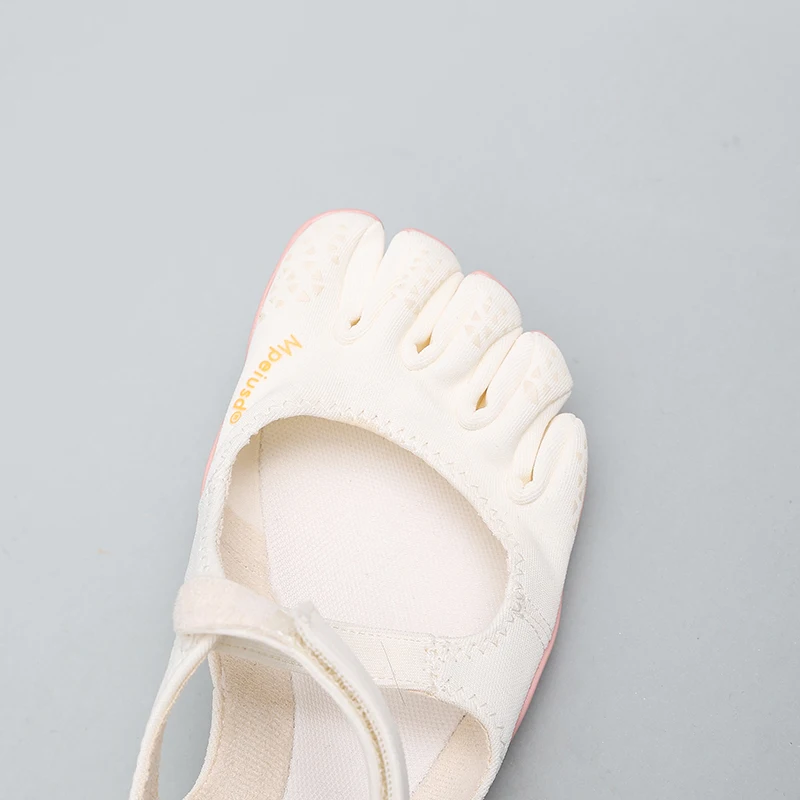 Damen Aqua-Schuhe mit geteilter Zehenpartie | Schnelltrocknende Rutschfeste Wassersocken für Yoga, Wandern, Strand & Pool | Leichtgewichtiger Barfuß-Pilates- und Tanzschuh – Detail 4