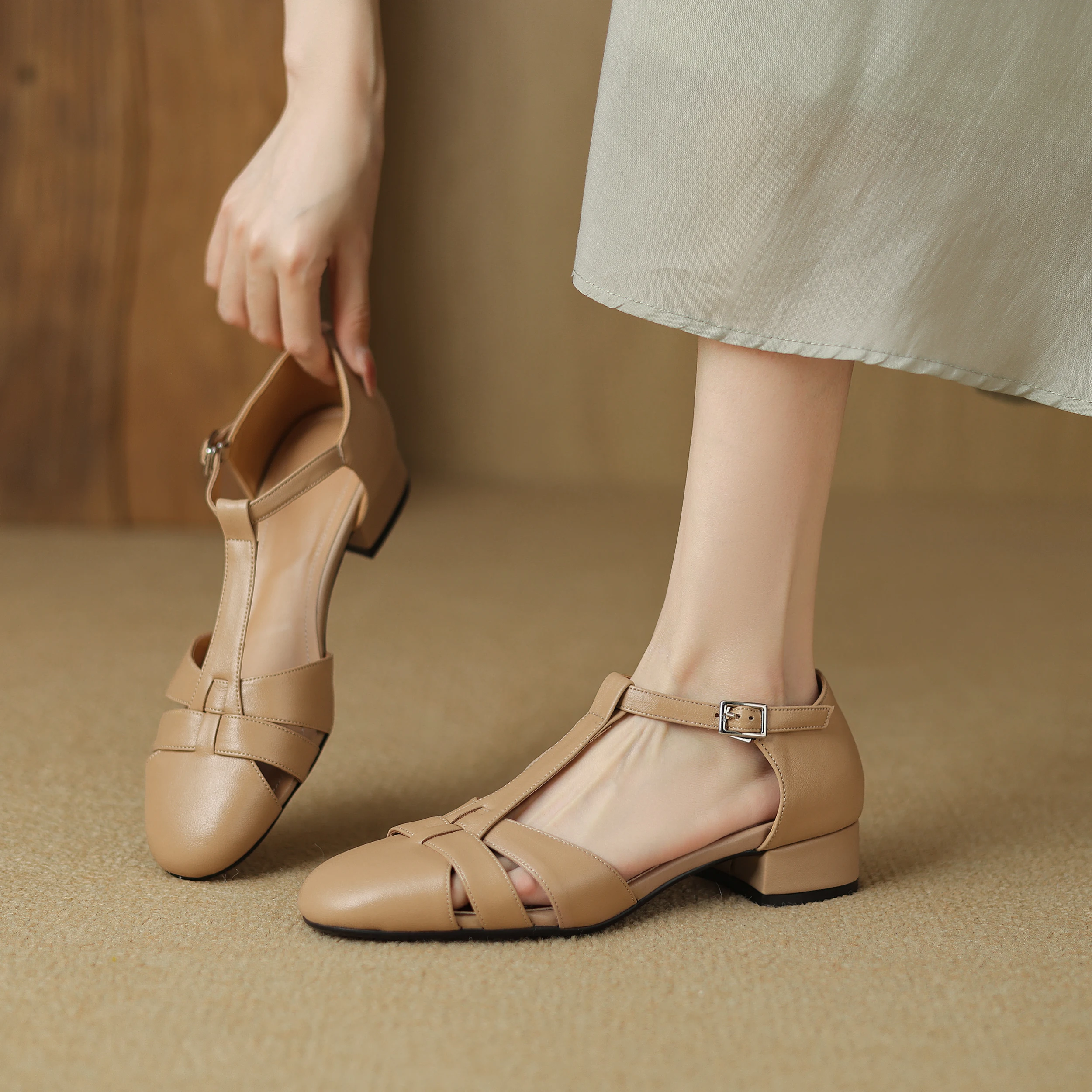 

Genuine Leather Round Toe Woven T-Strap Chunky Heel Closed Toe Roman Sandals Plus Size 34-41 Versatile Comfortable for Women