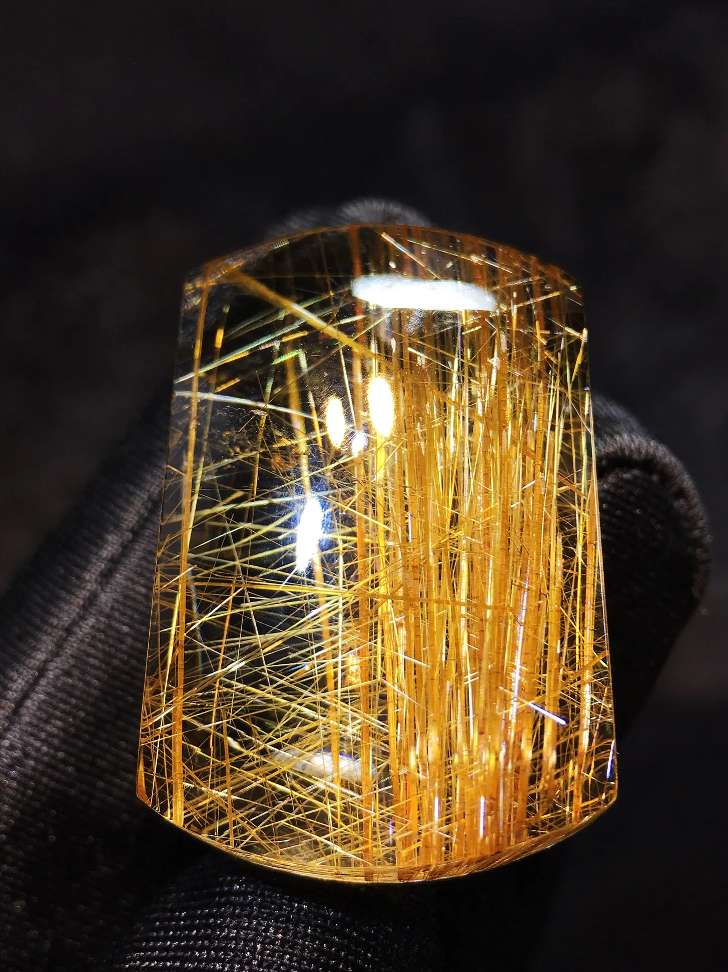 

Top Natural Gold Rutilated Quartz Pendant For Women Men Brazil Wealth Healing Crystal 35x23mm Gemstone Beads Stone Jewelry AAAAA