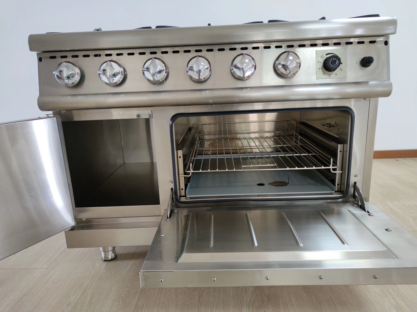 Heavy Duty Gas Cooking Range With 6 - Burner and Oven