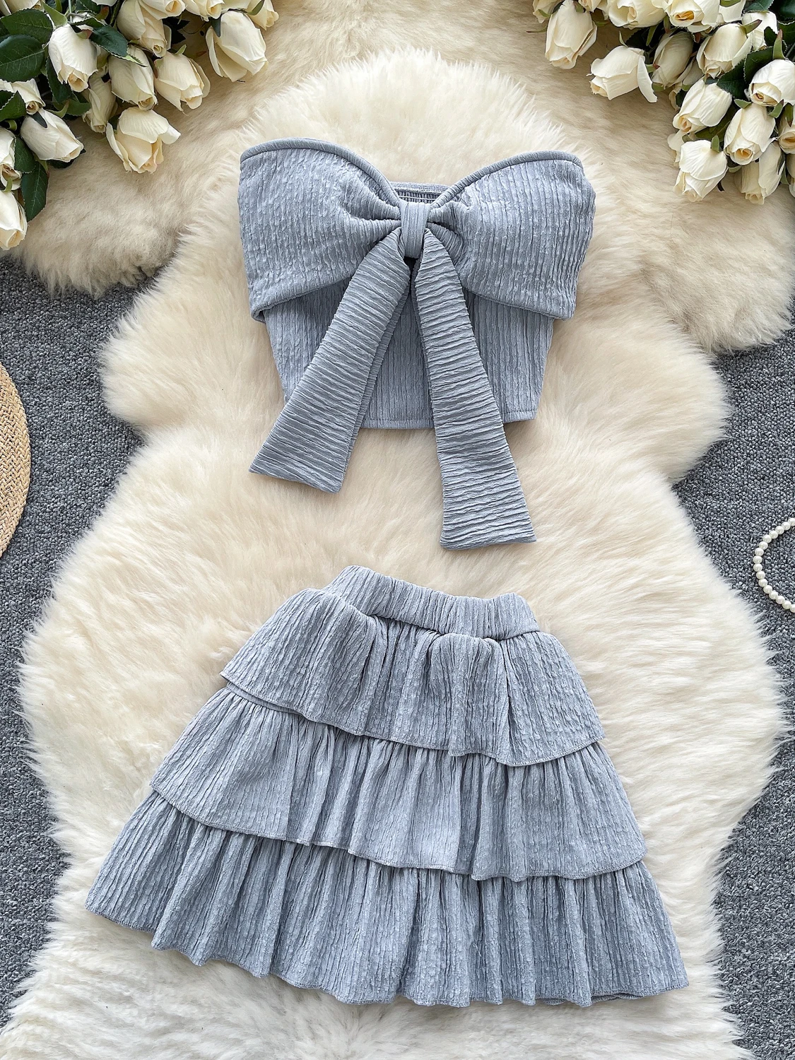 Conjunto de saia meia cintura alta fena de verão, top sem mangas com estampa tie-dye, laço ande e acabamento em renda
