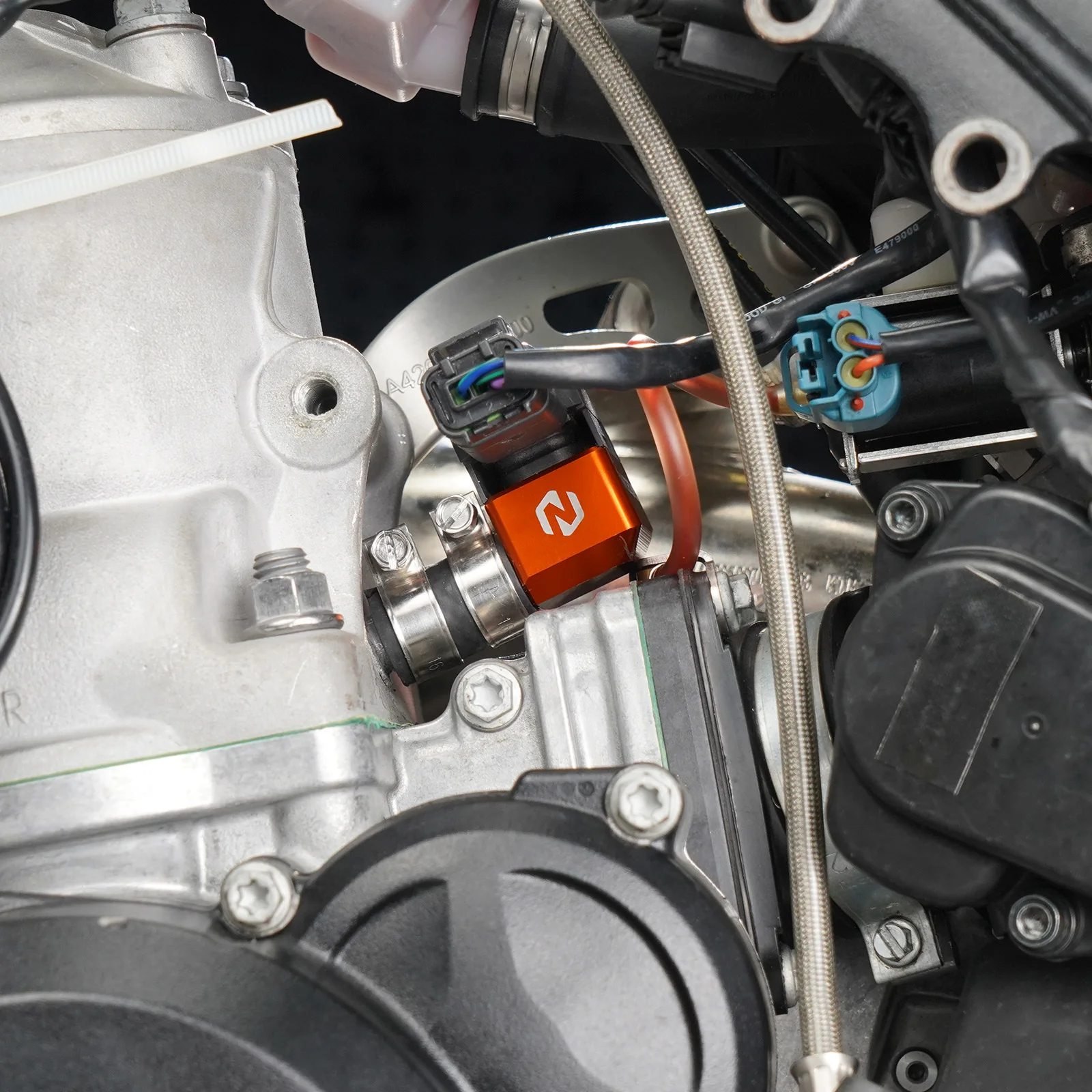 (EU LAGER) 2024 2025 2026 Für KTM EXC 300 EXC 250 TBI Kurbelgehäuse-Drucksensorhalterung Für Husqvarna TE 300 TE 250 GasGas EC 30 – Detail 13