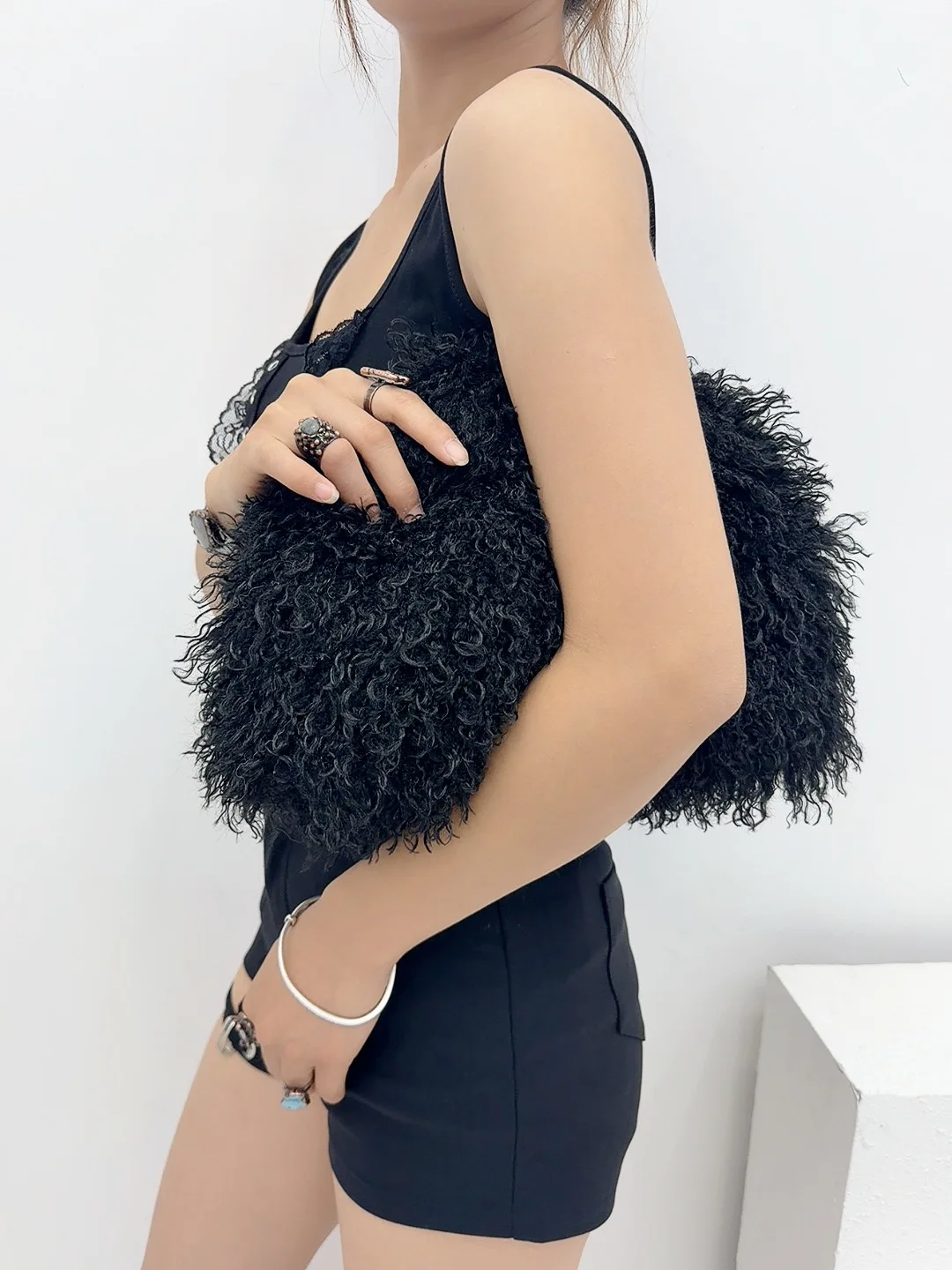 Retro Lange Flauschige Vintage Wolken-Tasche Herbst Winter Lammfell Clutch Handtasche Trendige Europäische Sexy Mädchen Kunstfell Handtasche – Detail 24