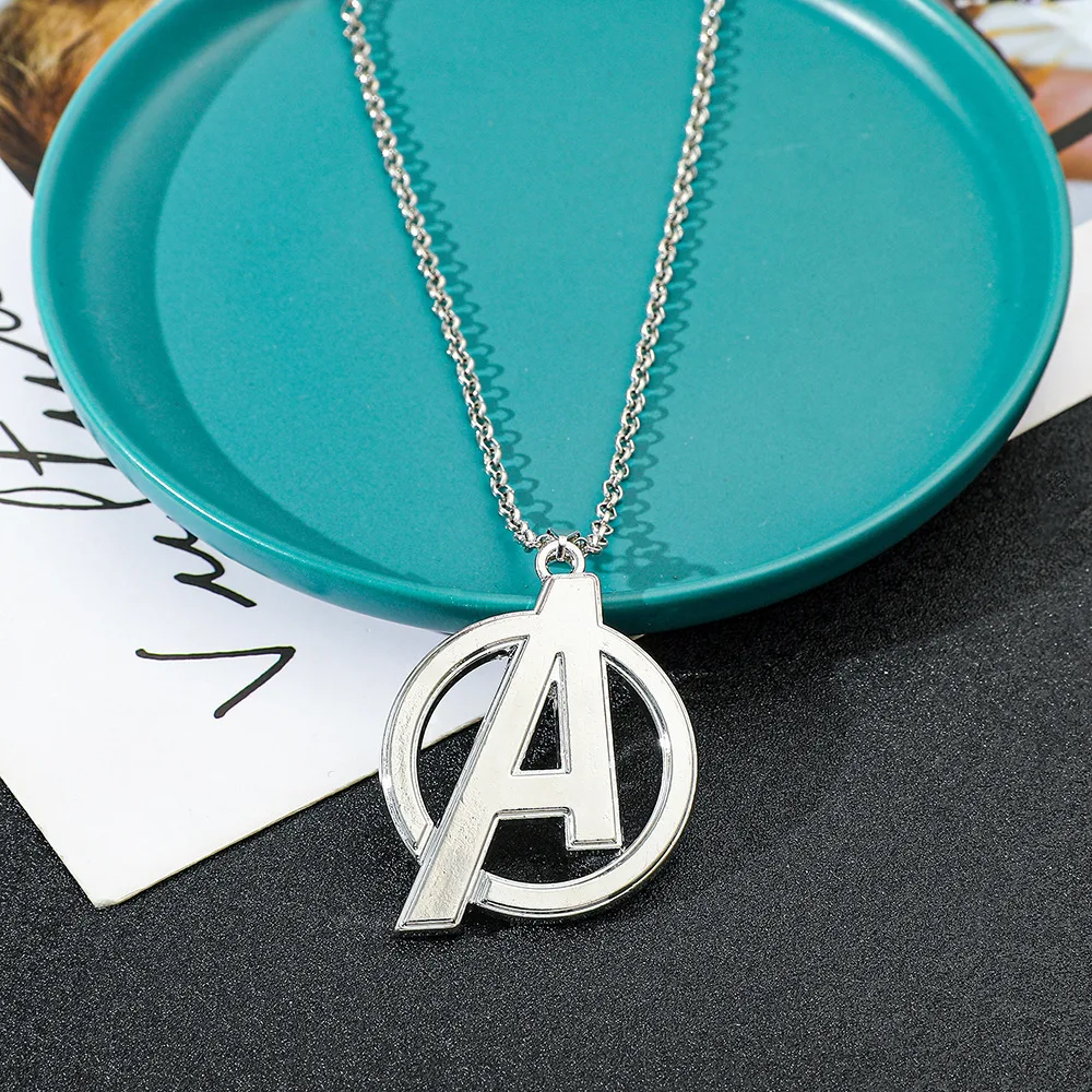 Avengers Logo Anhänger-Halskette Superhelden-Mode Coole Schmuck-Accessoires für Filmfans Einzigartige Geschenkidee – Detail 4