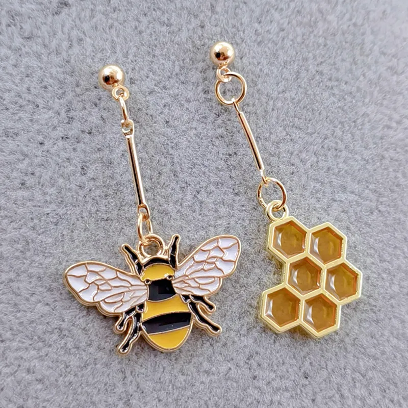 Fashionable honeycomb hexagonal enamel earrings, honeycomb bee irregular earrings, simple and elegant geometric earrings