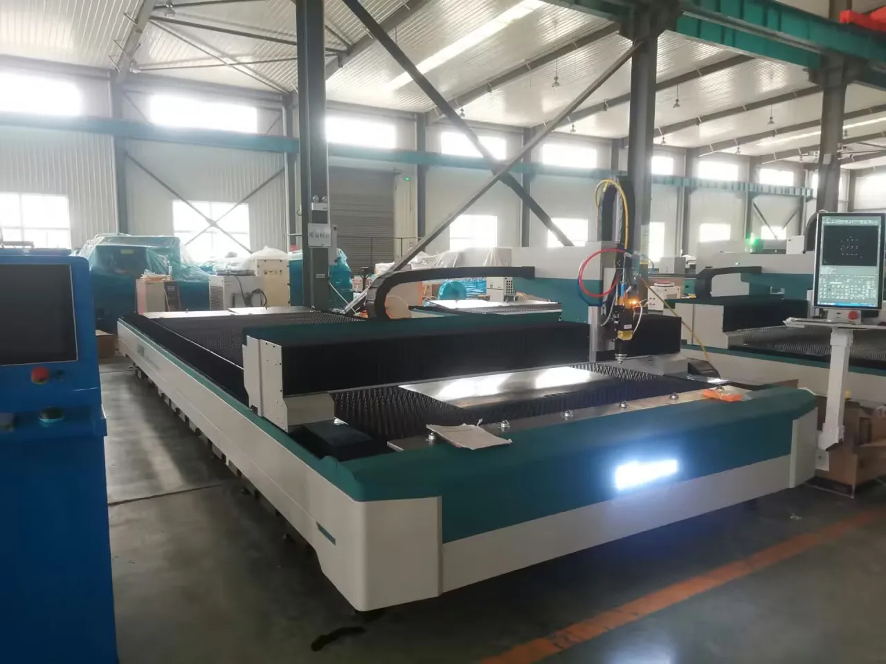 lxshow laser 2kw 3kw 4kw Metal Sheet Fiber Laser Cutting Machine For Iron Stainless Steel Carbon Steel Aluminum Brass