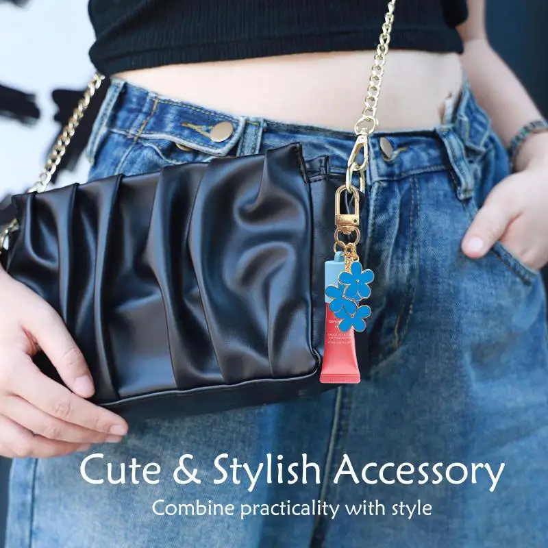 ملحقات غطاء سلسلة مفاتيح من السيليكون على شكل شبشب، سلسلة مفاتيح متينة محمولة متوافقة مع تخزين ملمع الشفاه وغطاء بلسم