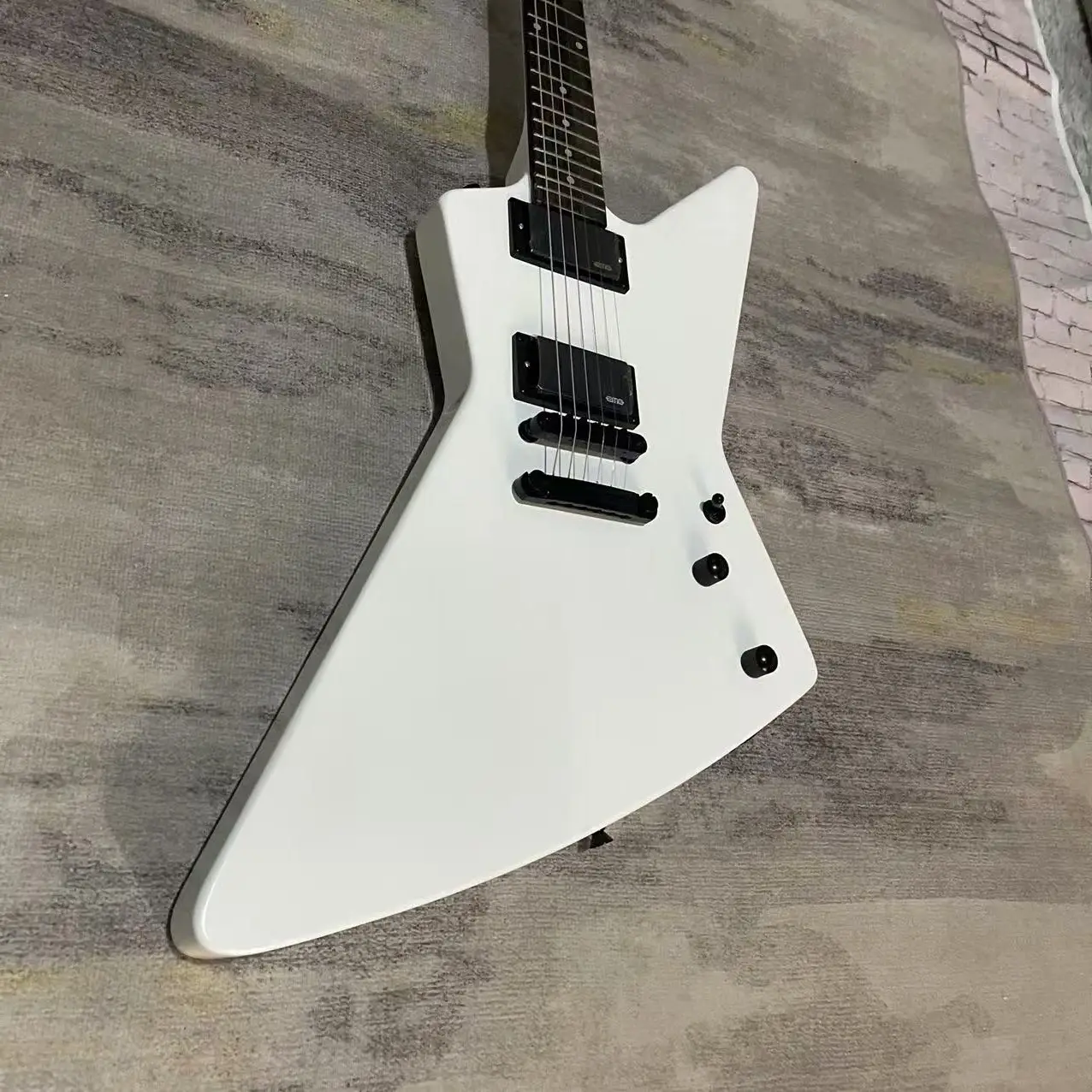 Electric Guitar Alien 6-Chord Electric Guitar, White Body, Factory Genuine Shipping Picture, In Stock, Order and Ship Immediatel