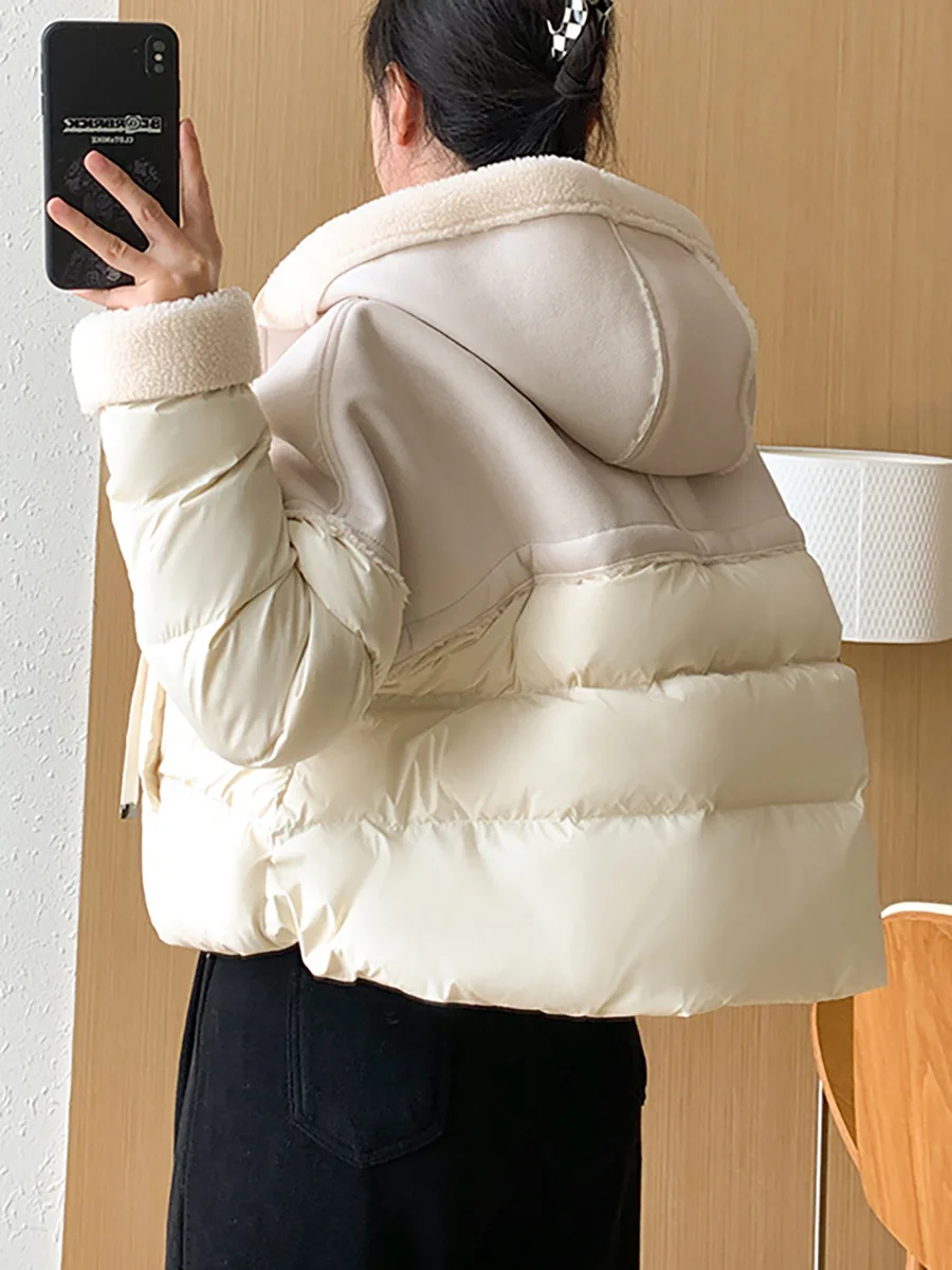 Jaket Musim Dingin PU Splicing Untuk Wanita Bulu Domba Imitasi Hangat Tebal Berkerudung Mantel Fashion High Street Bulu Angsa Putih