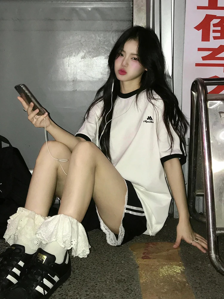 

Повседневный спортивный костюм для женщин, лето 2026, новый, в студенческом стиле, омолаживающий, свободный, с коротким рукавом, шорты, комплект из двух предметов для бега