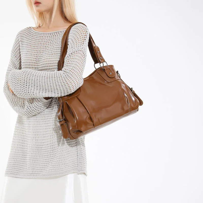 

Women Leather Luxury Fashion Tote Bag Elegant Designer Shoulder Handbag For Urban Modern Outfits