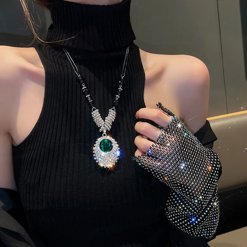 Vintage Green Crystal Round Pendant Necklace Girl Fashion Trend Shiny Rhinestone Banquet Necklace Jewelry Gift Women New