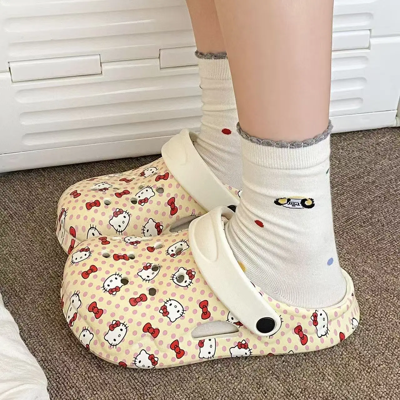 

real pictures 2026 summer new Sanrio hello kitty caroon cute lovely good quality yellow pink comfortable women girls sandals