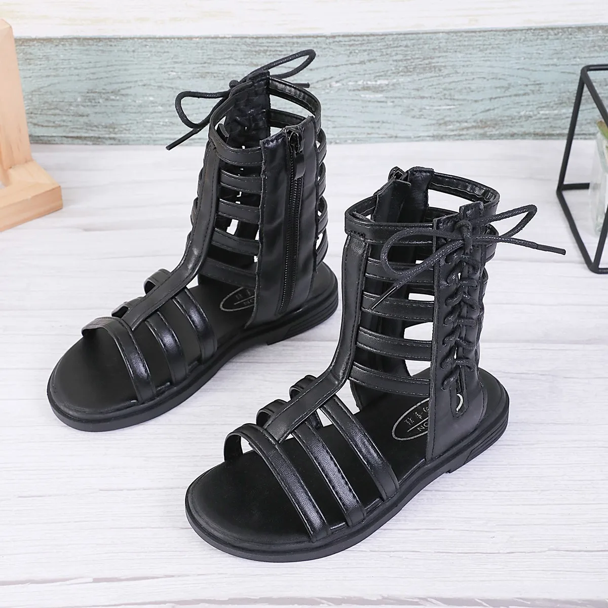 Little Girls Ankle Boots Sandals 2026 New Summer Kids Barefoot Beach Shoes Non-slip Simple Classic Retro Kid Party Roman Sandals