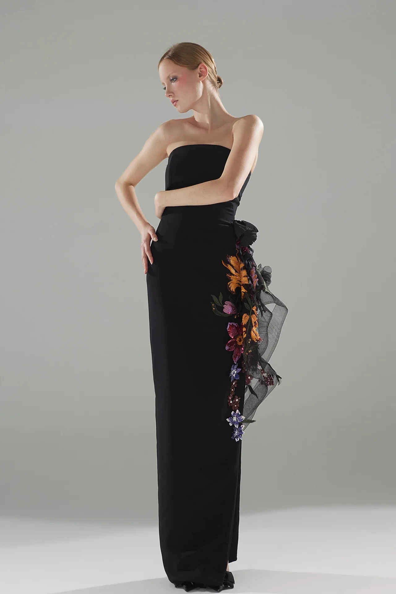 Modisches Ballkleid mit Blumendruck, maßgeschneidert, schwarz, trägerlos, ärmellos, gerade geschnitten, bodenlang, Abendkleid, Partykleid, Neu 2026