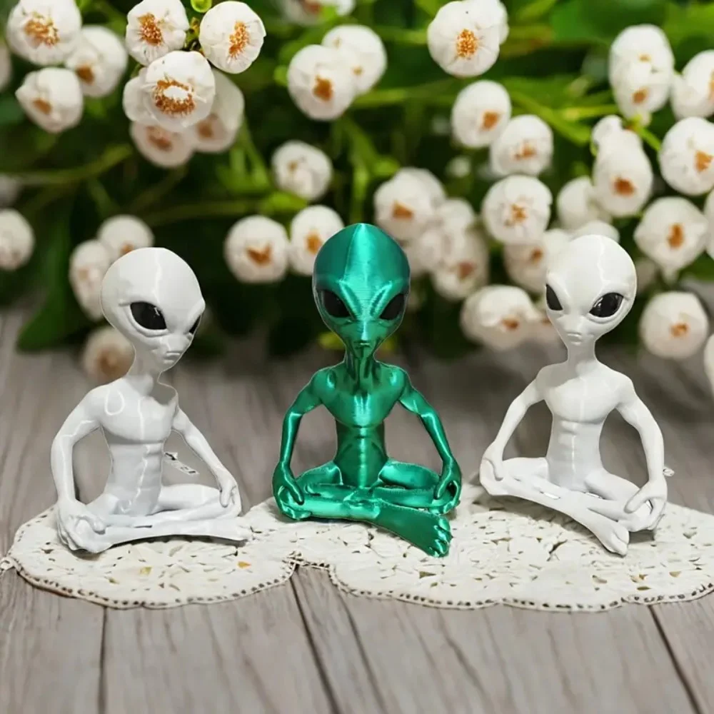Meditation Alien Statue, 3D Printed Alien Yoga Meditation Ornament, Halloween Decoration Room Space Fun Stress Relief Decoration