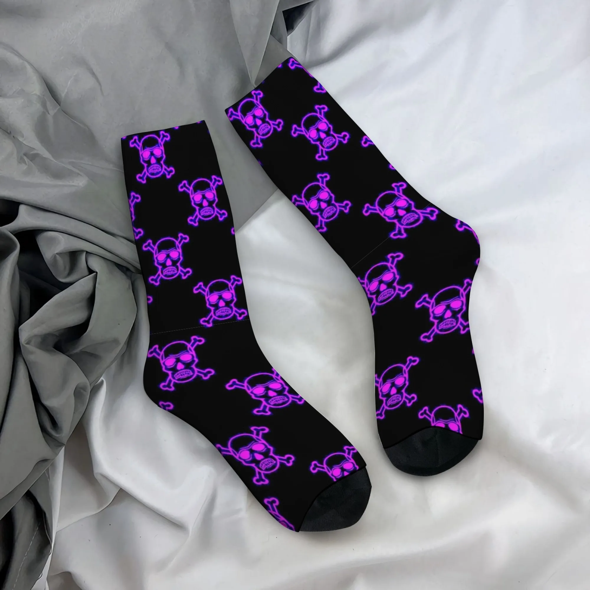 Calcetines novedosos para hombre con estampado de calavera y llamas fluorescentes moradas, cómodos, transpirables, antideslizantes, perfectos para una fiesta loca.