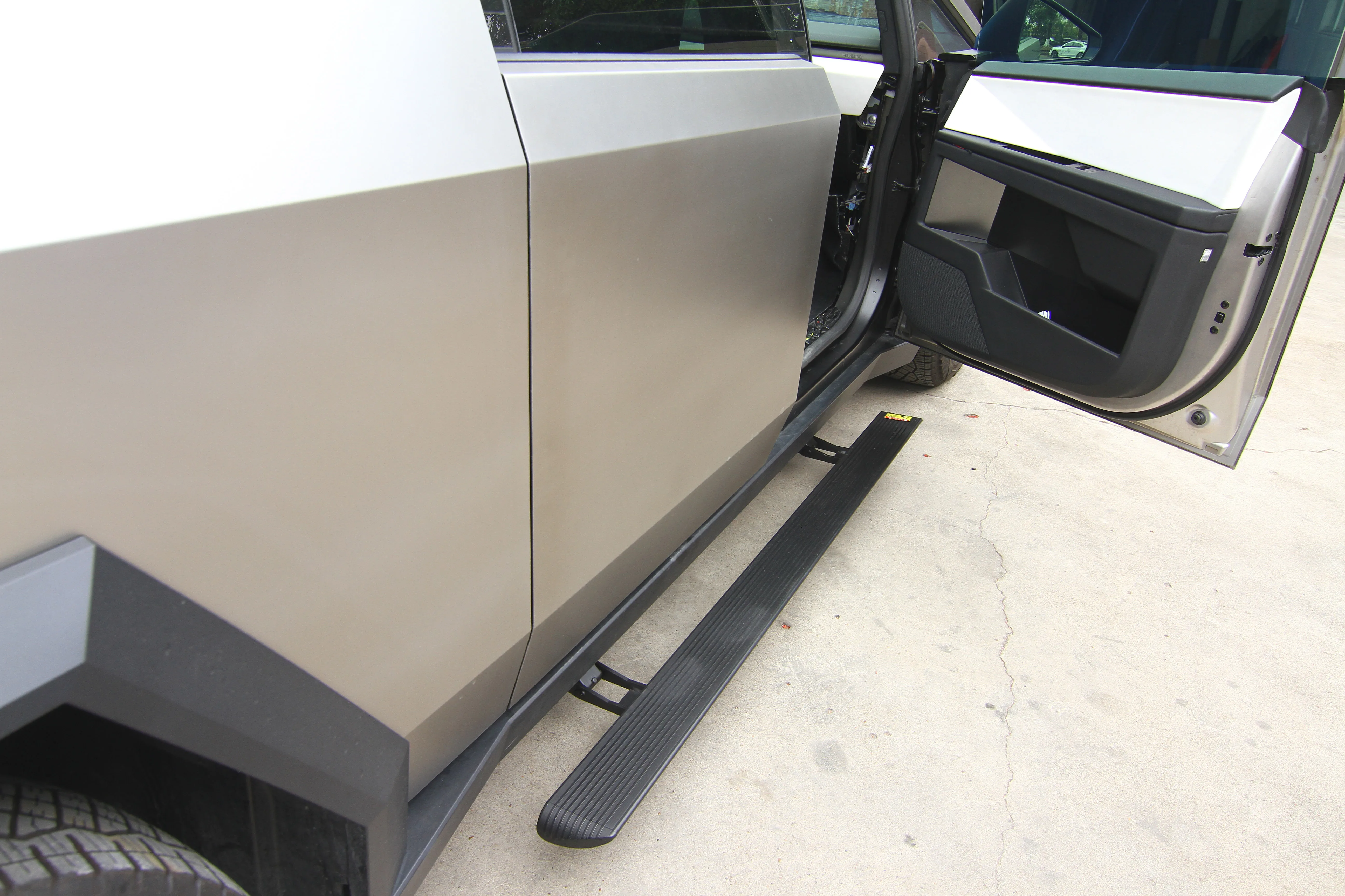 

Высококачественные электрические выдвижные пороги (2 шт.) для Tesla Cybertruck 2024-2025