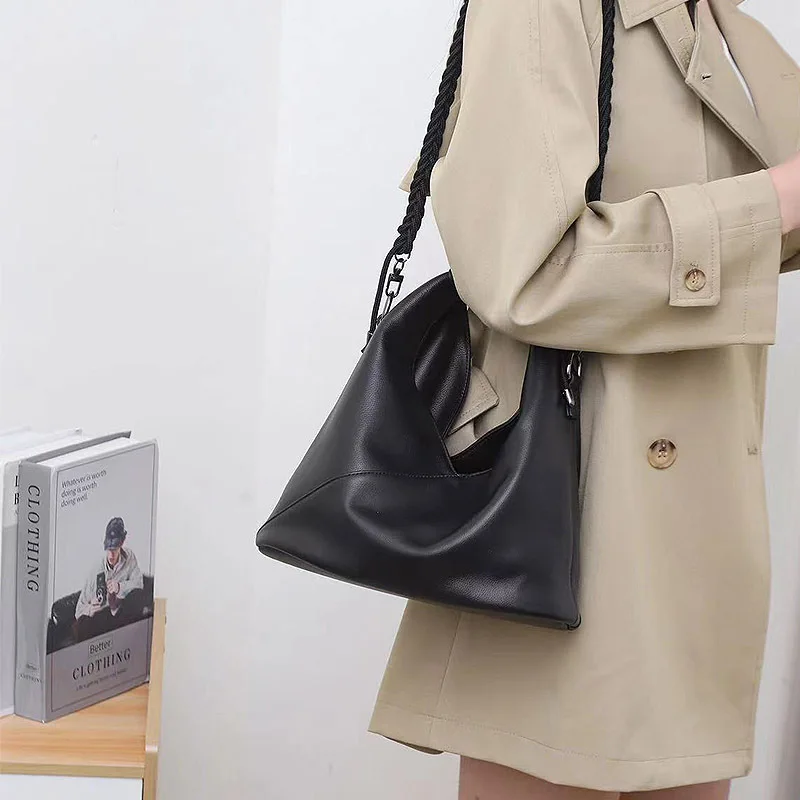 

High End French Simple Commuter All-match Crossbody Bags Exquisite Portable High Quality Leisure Handbag Zipper Design Soft Pack