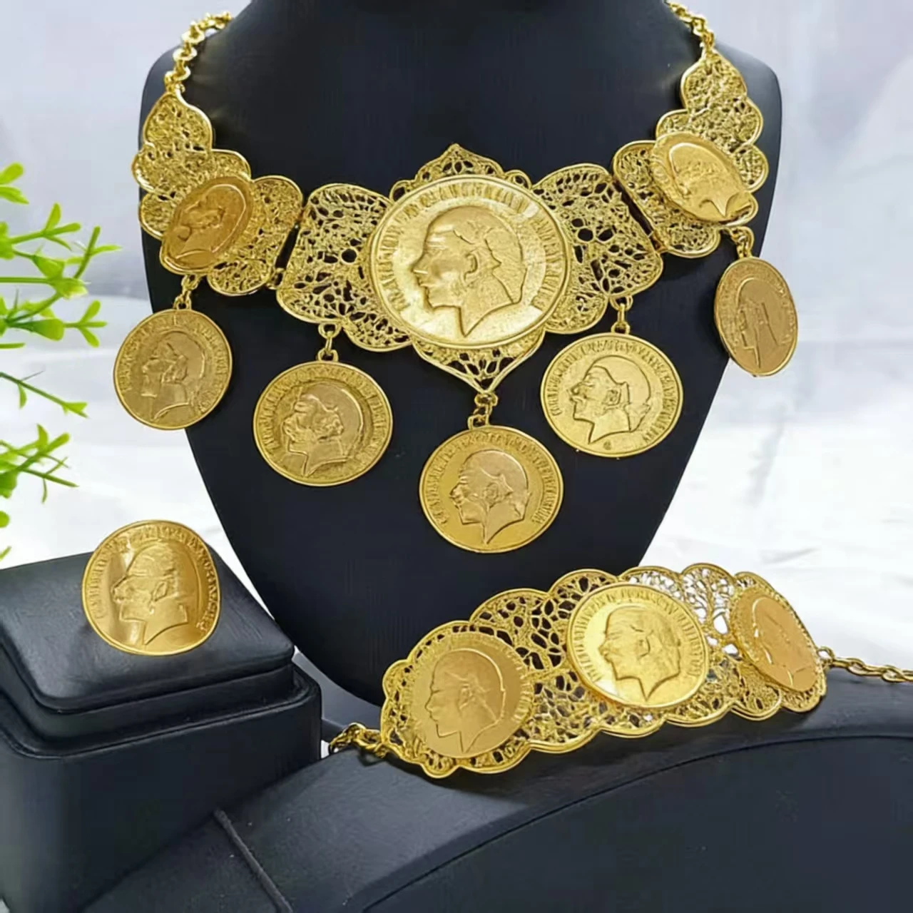 طقم مجوهرات زفاف هندية للنساء  - مراجعة Ethnic Fashion In Dubai وسعره