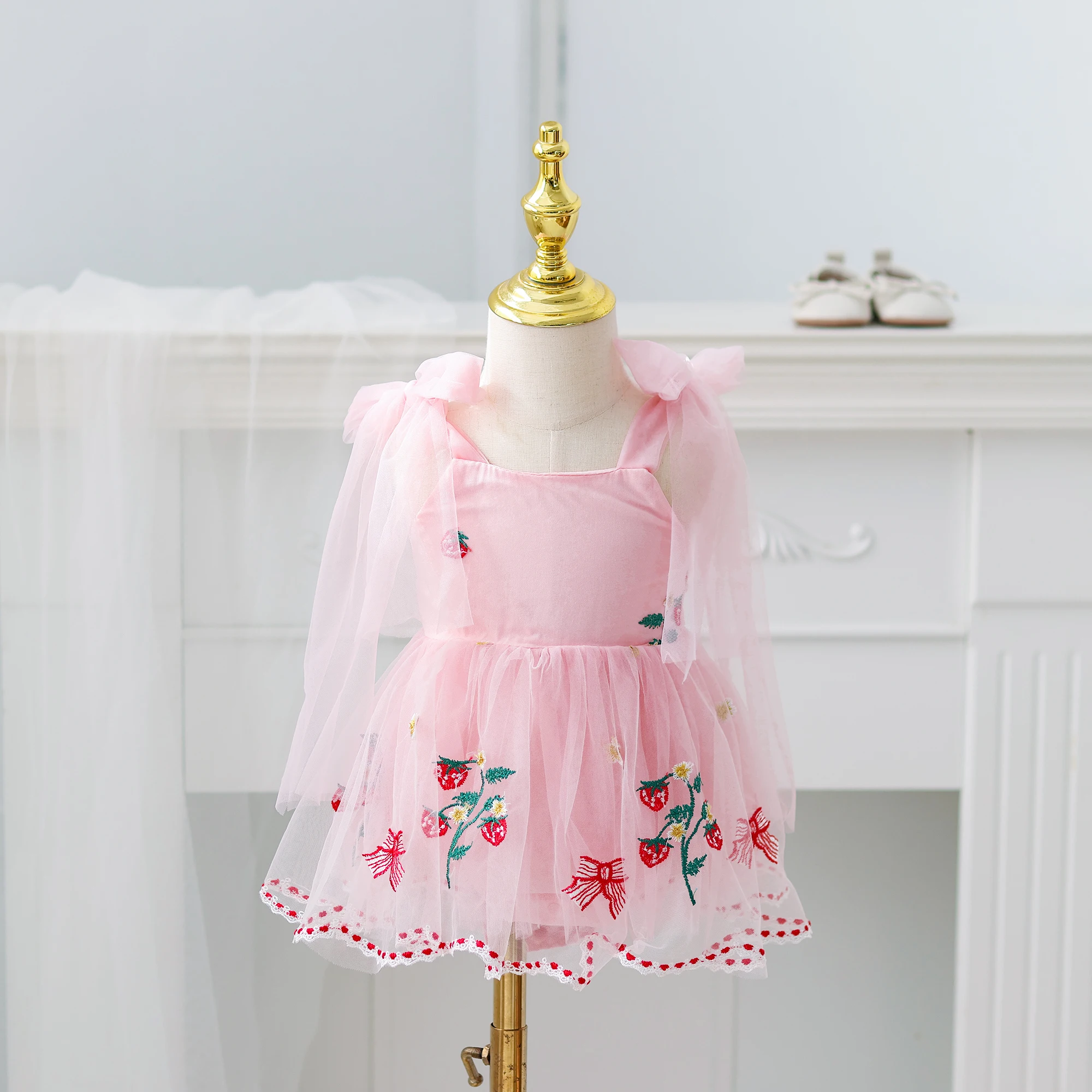 

Baby Elegant Floral Embroidered Tulle Bodysuit Bow Decoration Sleeveless dress Toddler & Baby Girl Summer Outdoor Clothes As Gif