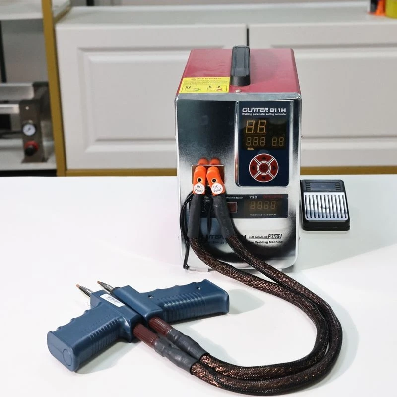 GLITTER 811H Smart Industrial Welder 42KW 0.4mm Copper Penetration Solar Terminals 220V New Condition Spot Welders