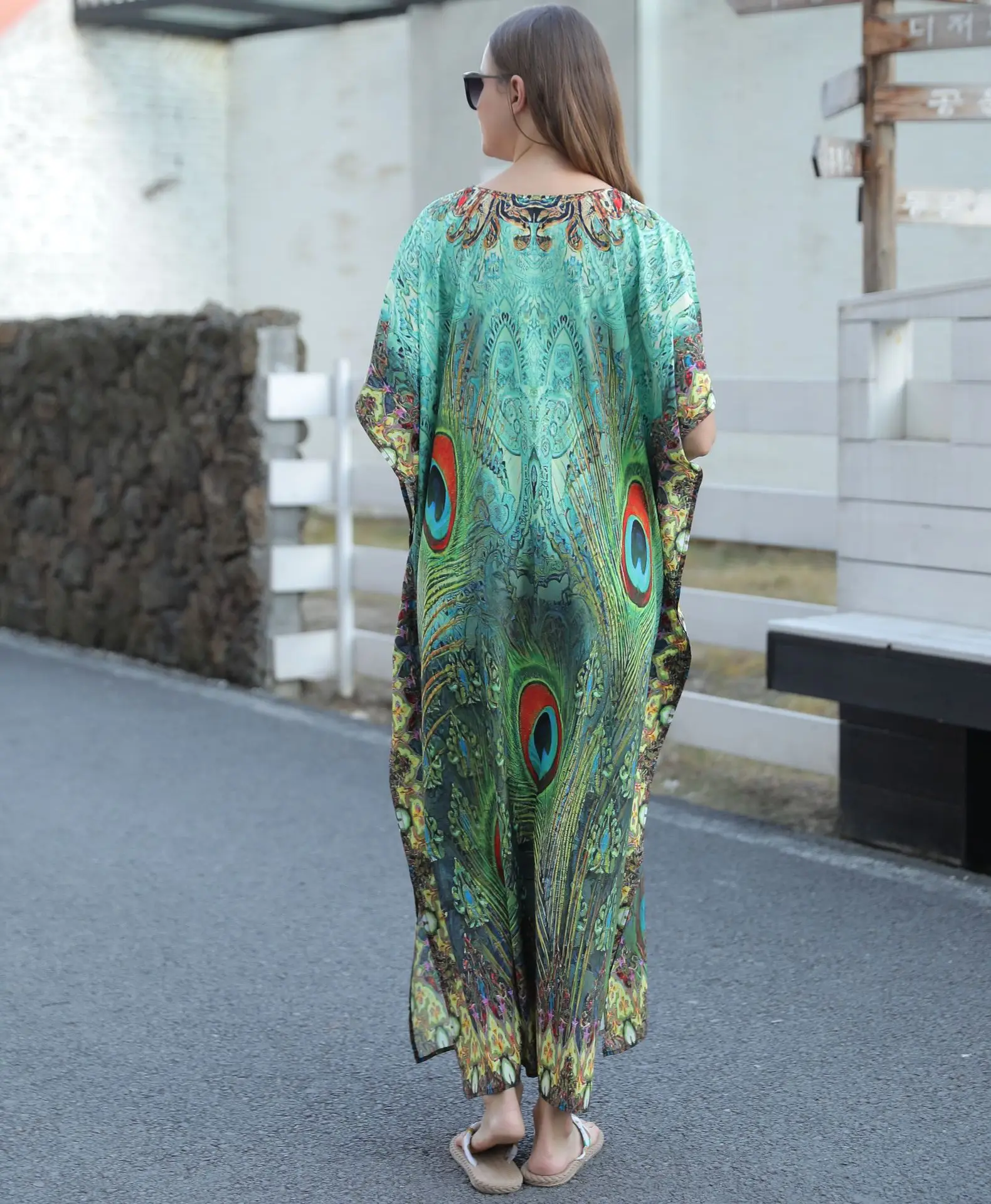 Caftán de ala de murciélago con cuello en V y estampado marroquí de talla grande para mujer, vestido de playa holgado, traje de baño para cubrir