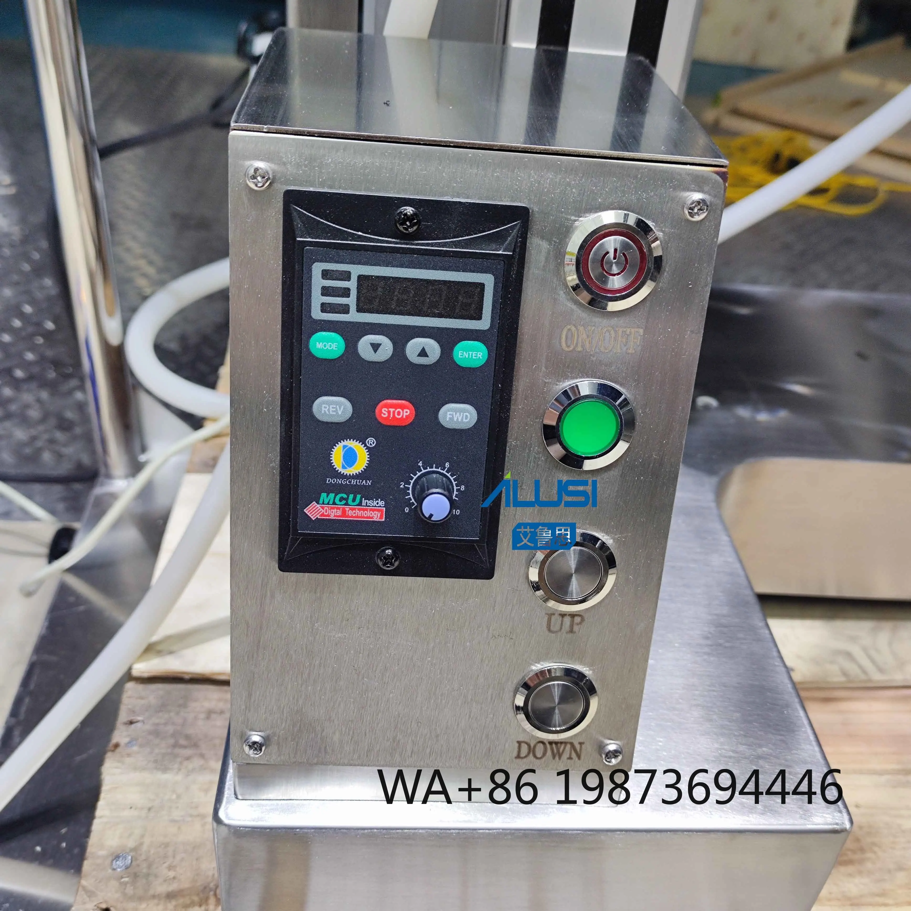 Small Laboratory Vacuum Emulsifier Multifunctional Mixing Reactor for Cosmetic Raw Material Production