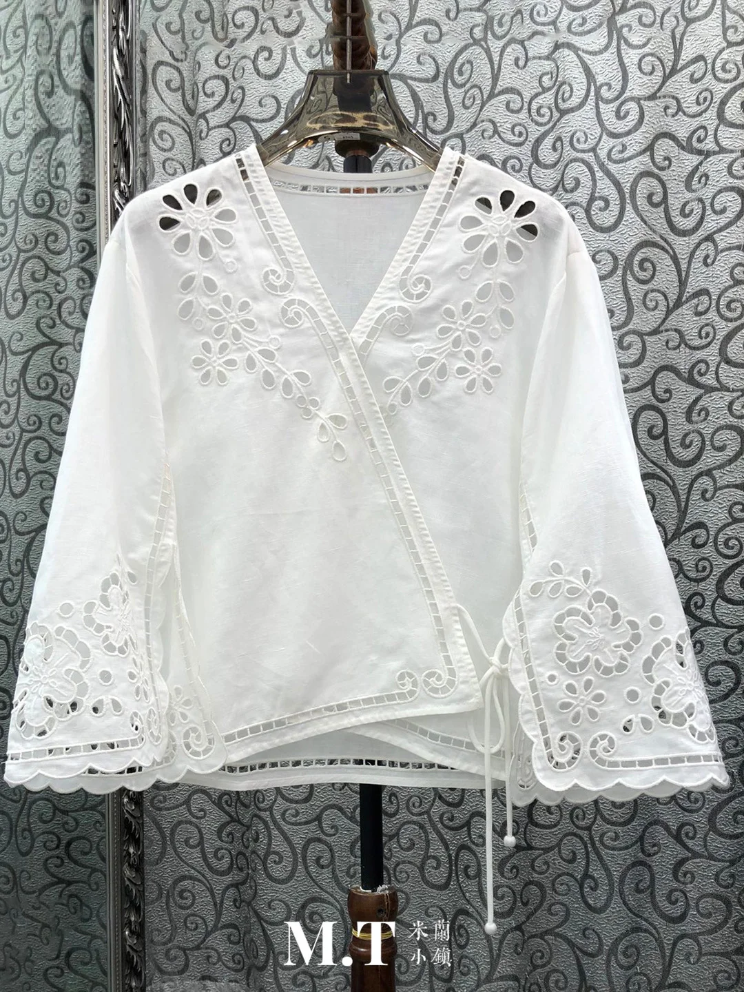

Loose Short V-neck Embroidered Belted White Top Milanese Style Original Design Straight Cut Stitched Detail Button Detail